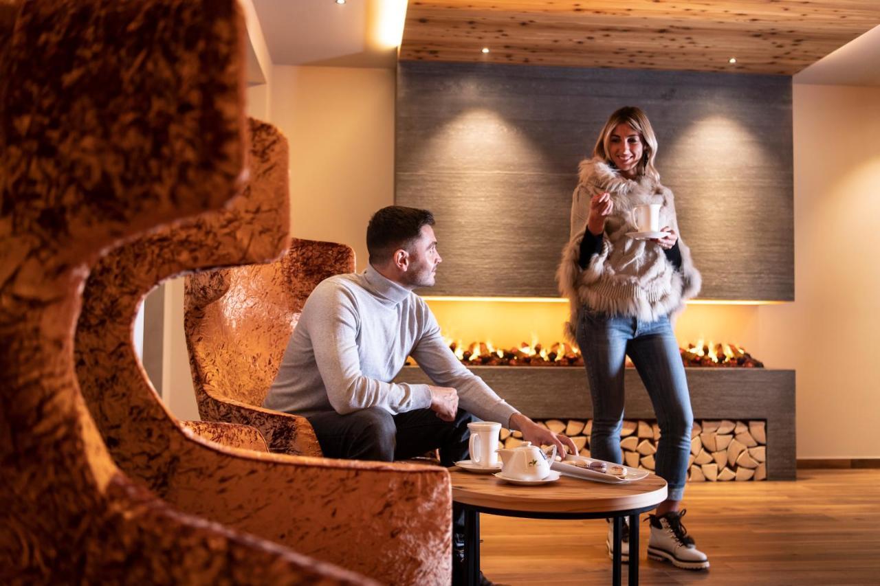 Hotel Ladinia Dolomites View Pozza di Fassa Eksteriør bilde
