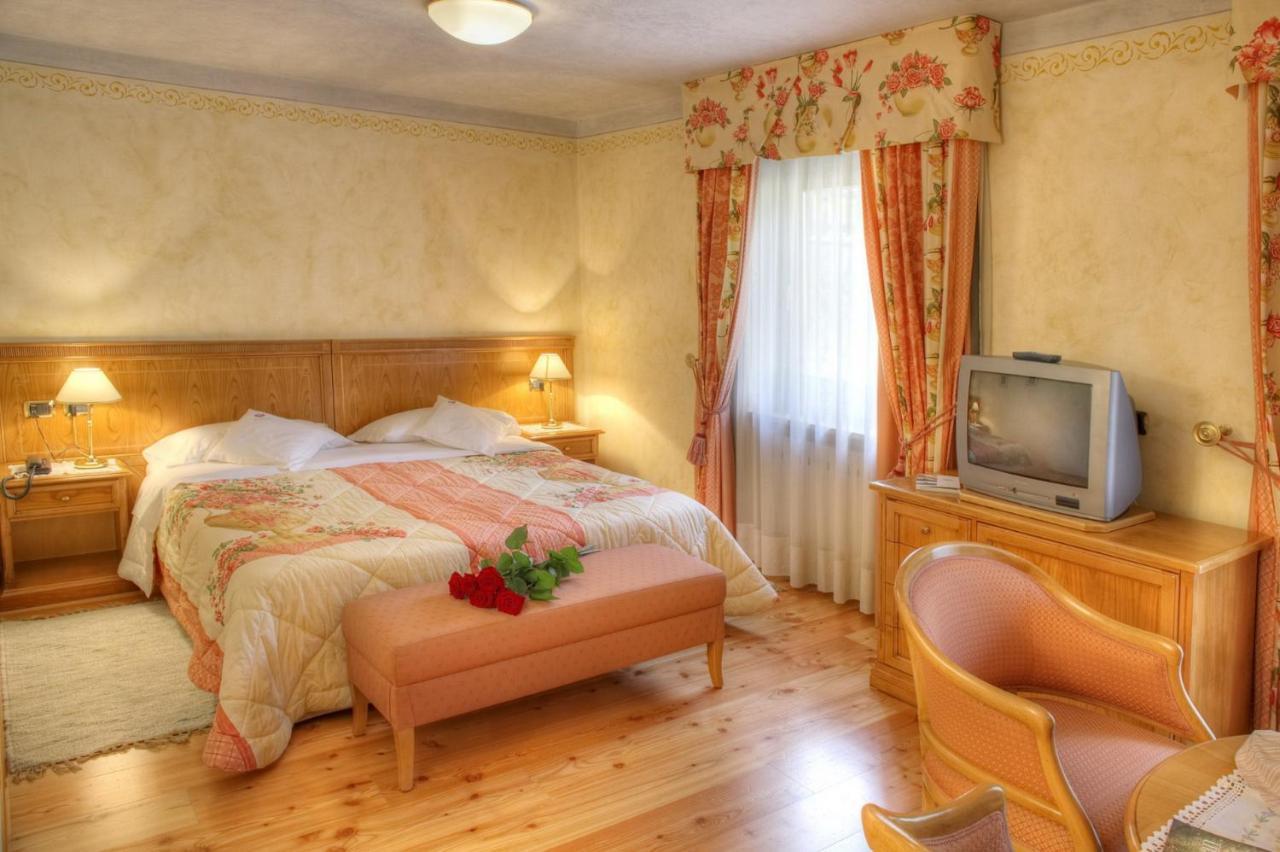 Hotel Ladinia Dolomites View Pozza di Fassa Eksteriør bilde
