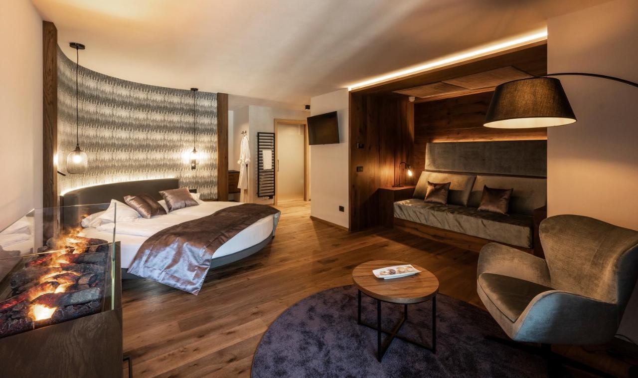 Hotel Ladinia Dolomites View Pozza di Fassa Eksteriør bilde