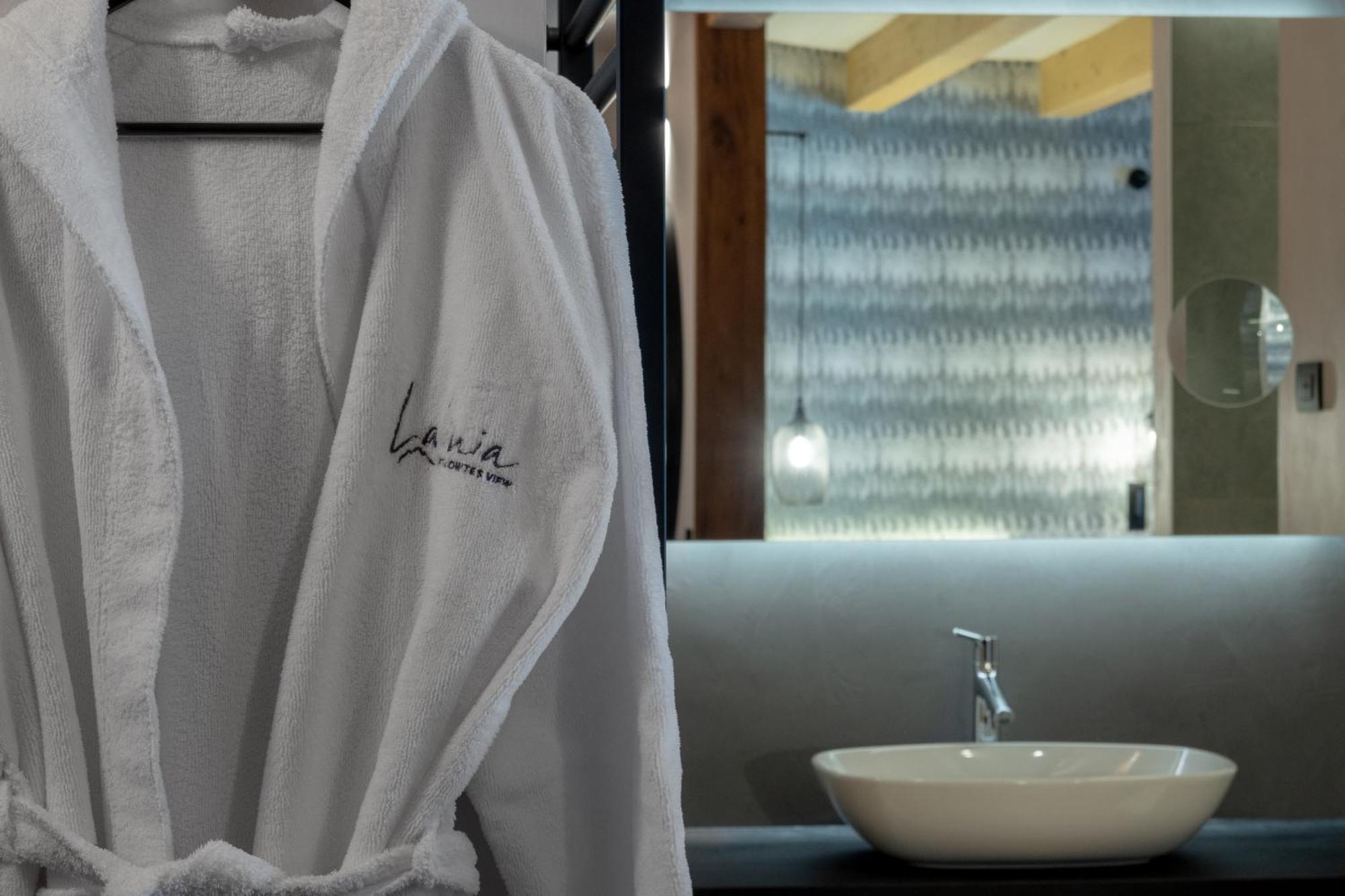 Hotel Ladinia Dolomites View Pozza di Fassa Eksteriør bilde