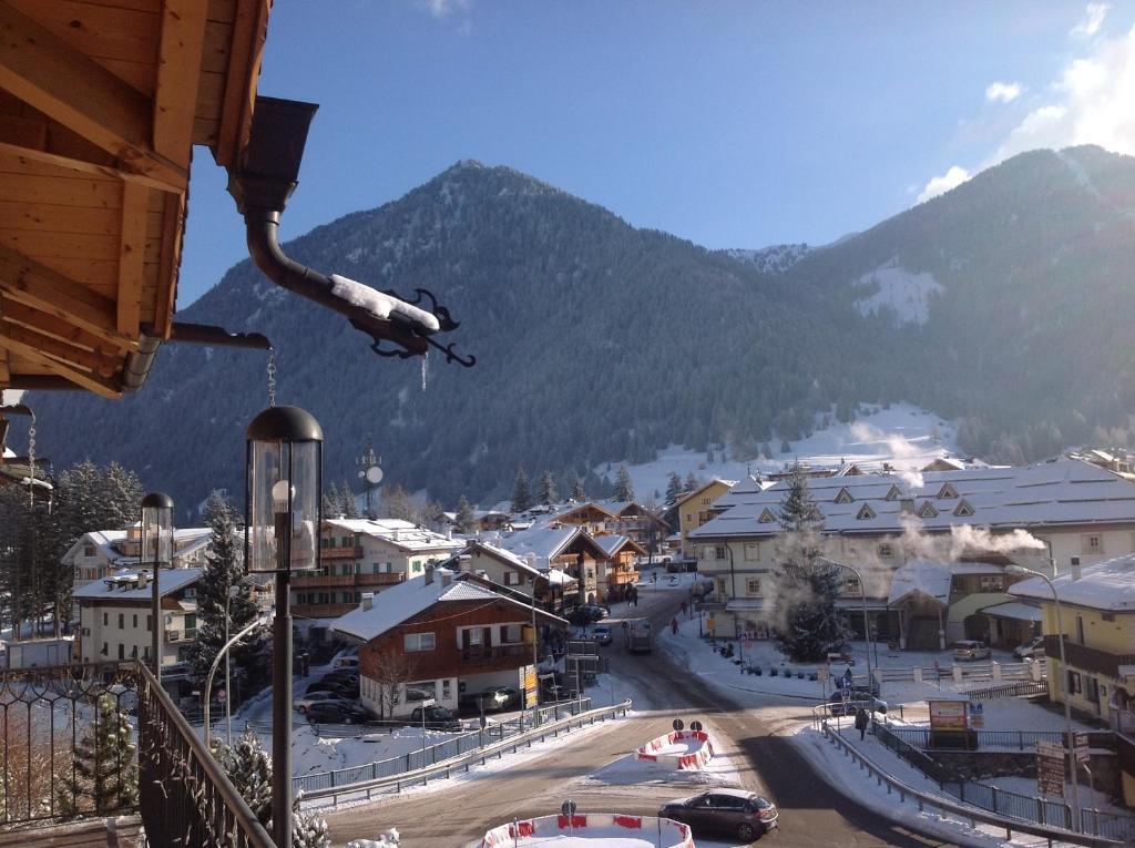 Hotel Ladinia Dolomites View Pozza di Fassa Eksteriør bilde